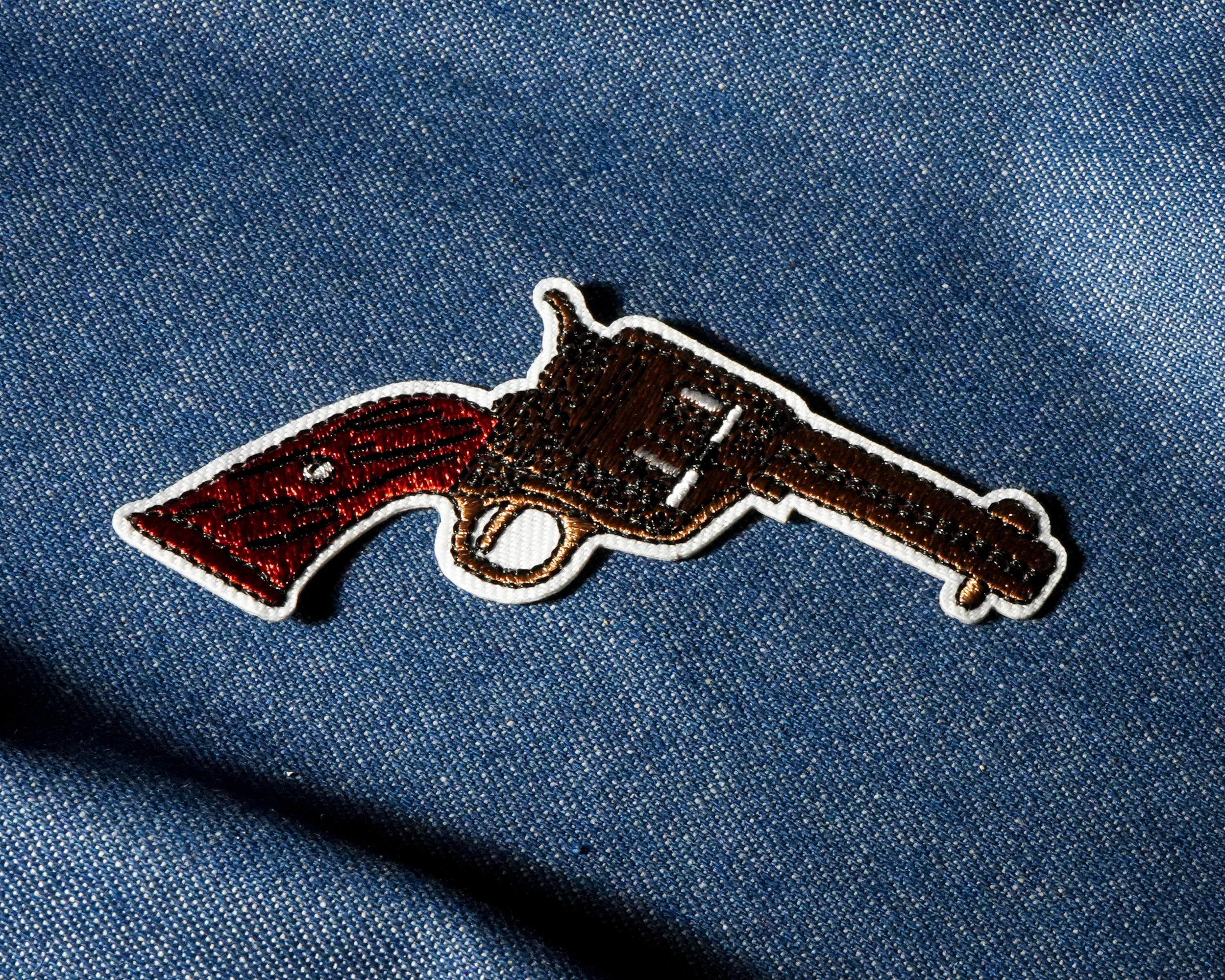 Revolver Wild West Patch Iron On (7 x 4cm)