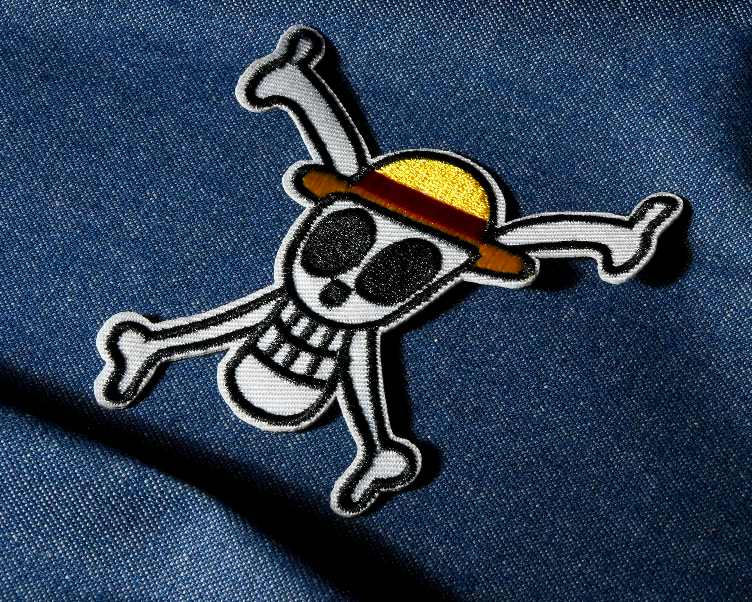 Pirate Skull & Crossed Bones Patch Iron On (8 x 8cm)
