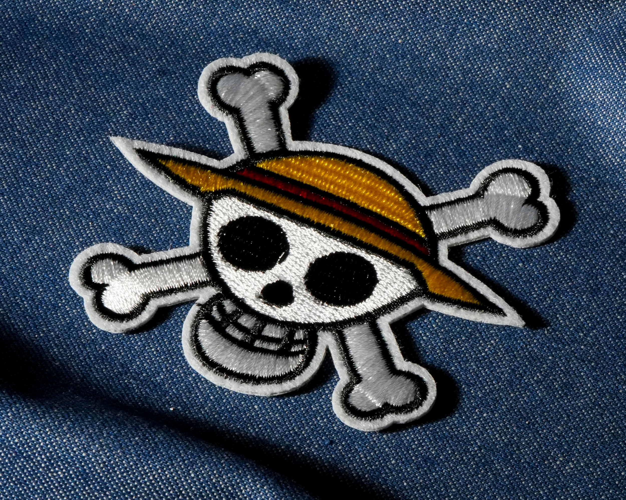 Pirate Skull & Crossed Bones Hat Patch Iron On (7x 7cm)