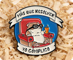 Mas Que Resolver Yo Complicit Hamster Pin Badge