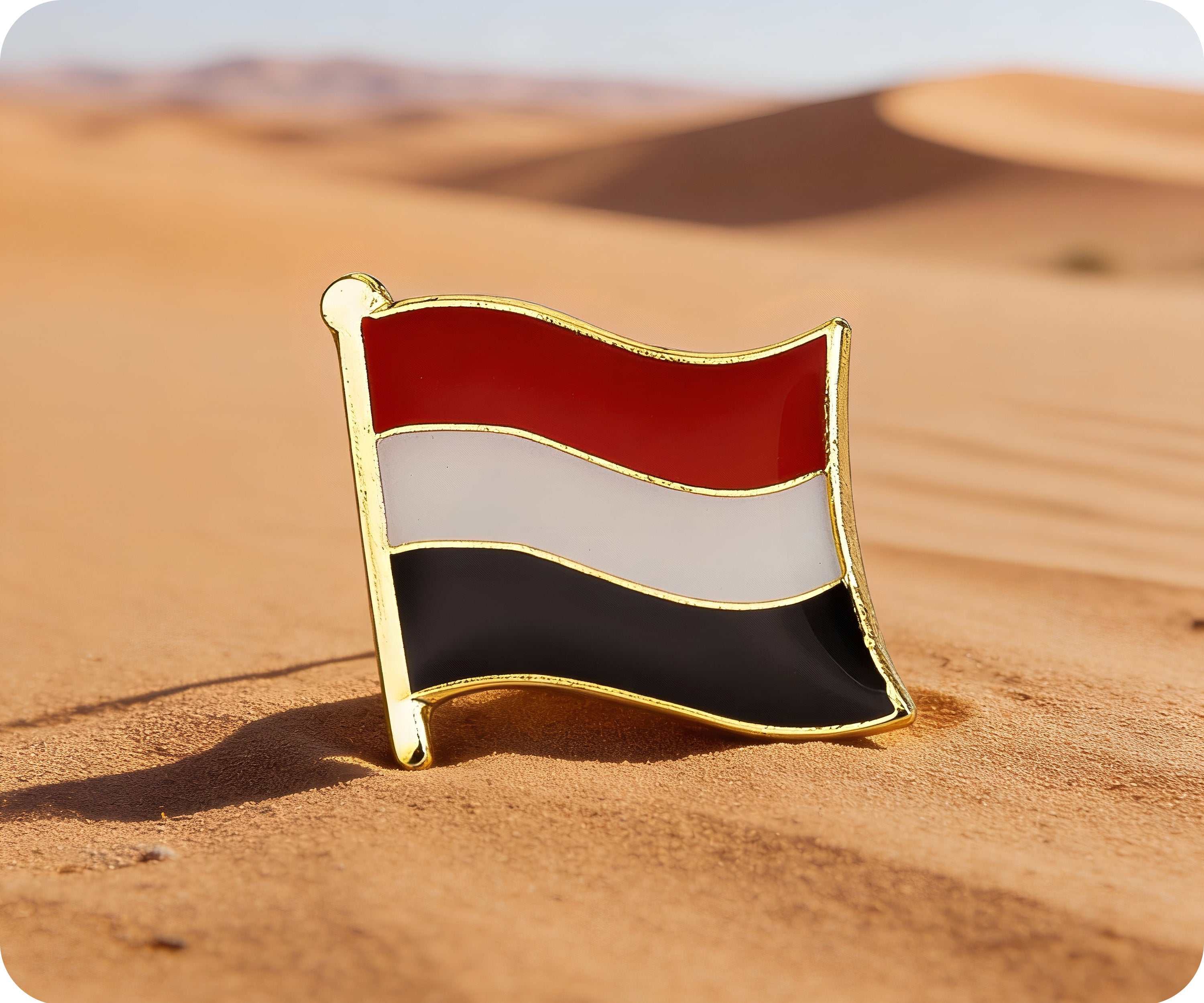 Yemen Crest Flag Pin Badge Secondary image